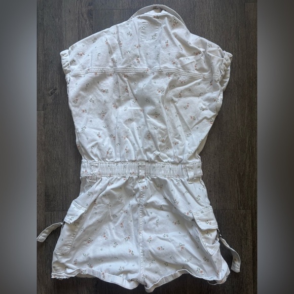 Celebrity Pink Floral Button-Up Top - Picture 7 of 7